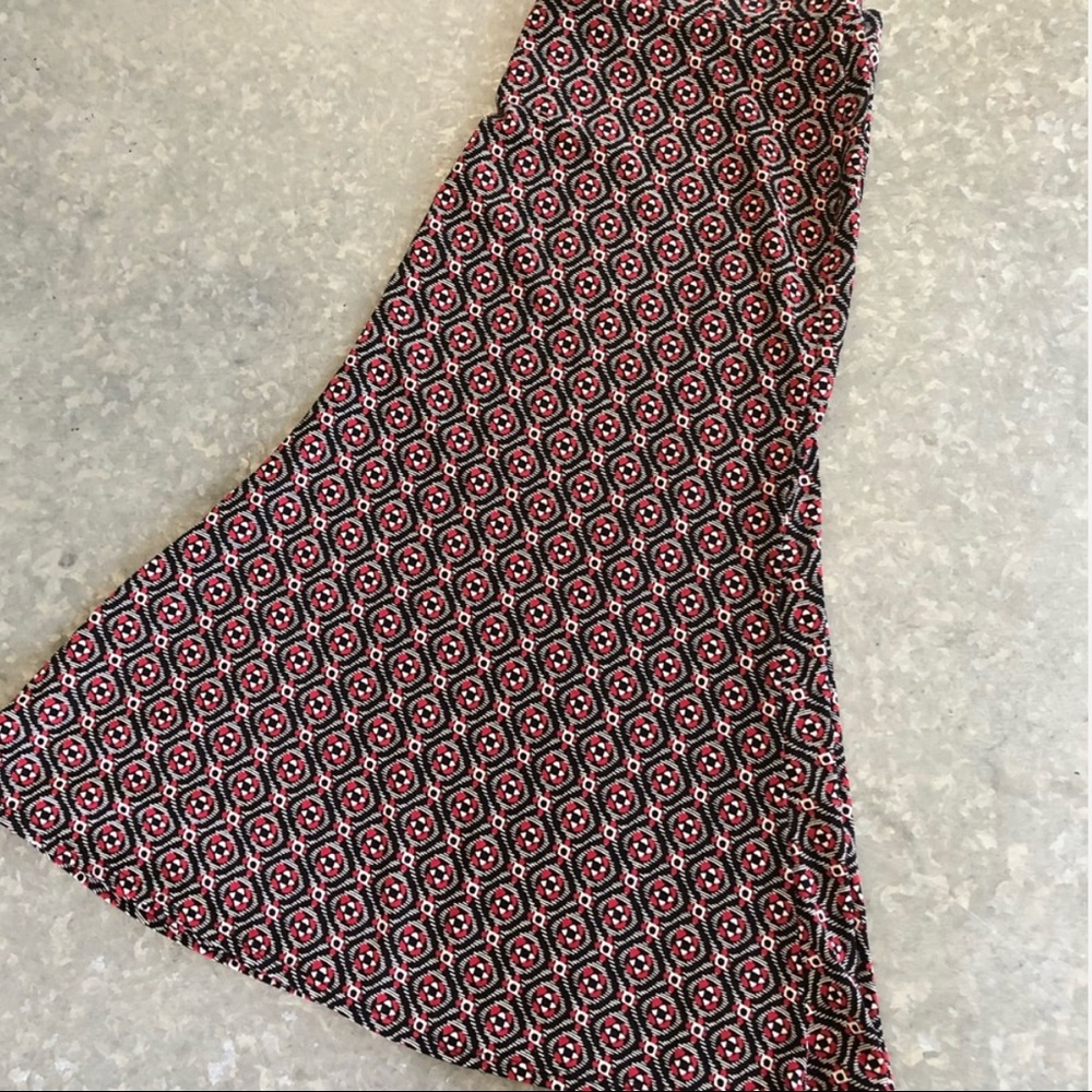 Woman’s Geometric Print Skirt by George SZ 8/10